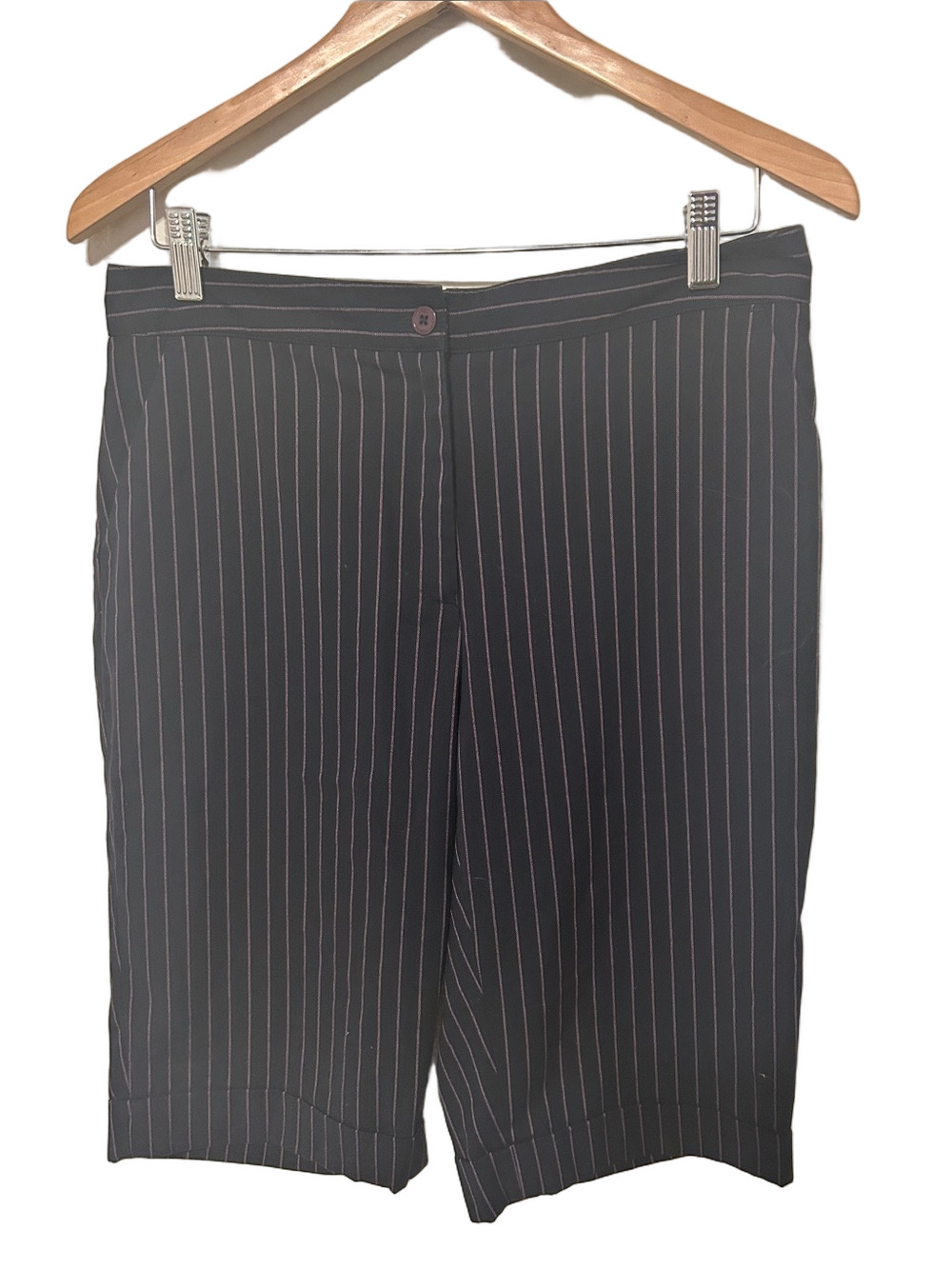 ⛽️EP Pro Black Pinstripe Bermuda Shorts size 10 GUC